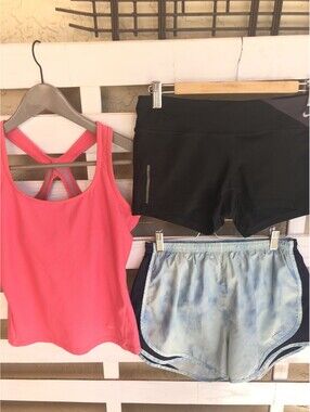 Womens lot of Workout/yoga gym Nike Top Shorts Size M.